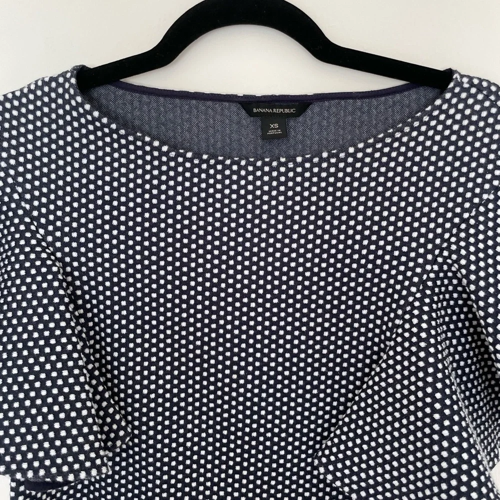 Women’s Banana Republic blouse XS blue and white ruffled sleeves top